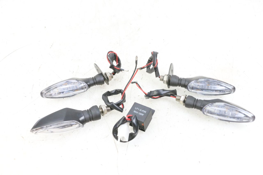 photo de FRONT TURN SIGNAL KAWASAKI ZR 7 750 (1999 - 2004) - Main view