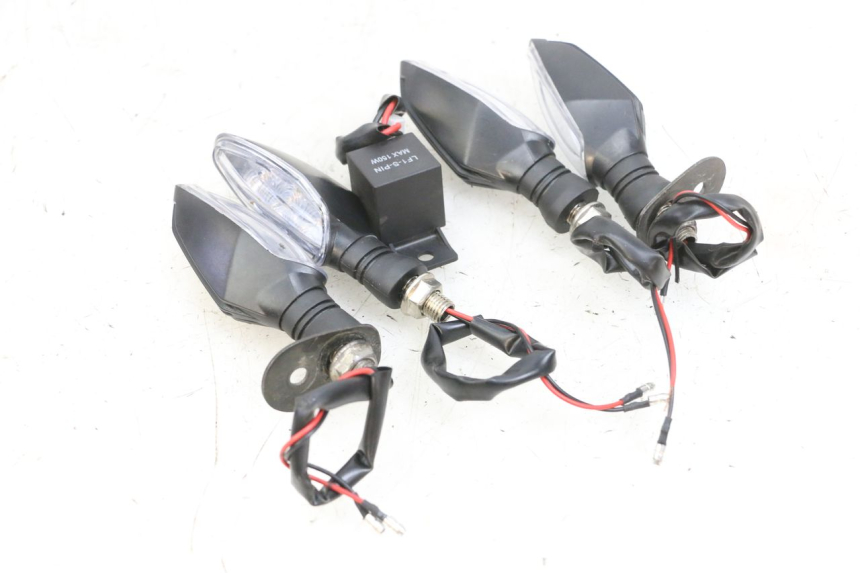 photo de FRONT TURN SIGNAL KAWASAKI ZR 7 750 (1999 - 2004) - Component detail