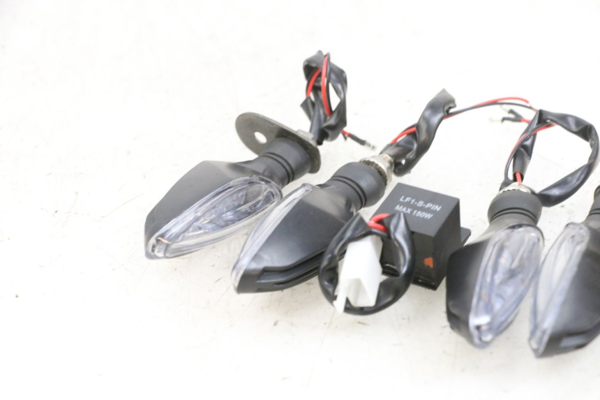 photo de FRONT TURN SIGNAL KAWASAKI ZR 7 750 (1999 - 2004) - Zoom on usage condition