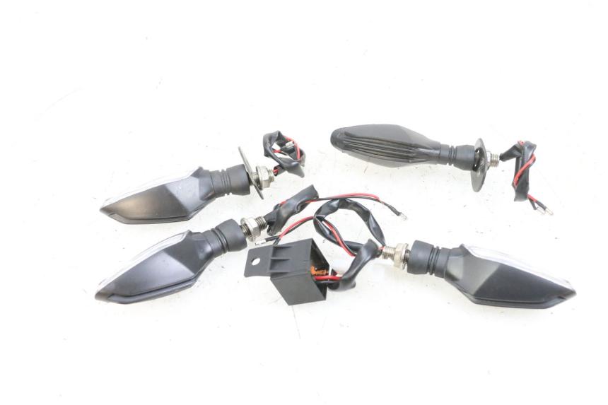 photo de FRONT TURN SIGNAL KAWASAKI ZR 7 750 (1999 - 2004) - Surface and material condition