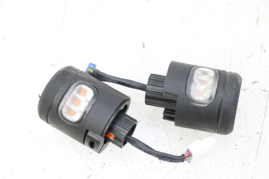 photo de FRONT TURN SIGNAL SEGWAY NINEBOT ZT3 PRO 1 - Main view