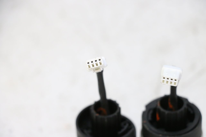 photo de FRONT TURN SIGNAL SEGWAY NINEBOT ZT3 PRO 1 - Zoom on usage condition