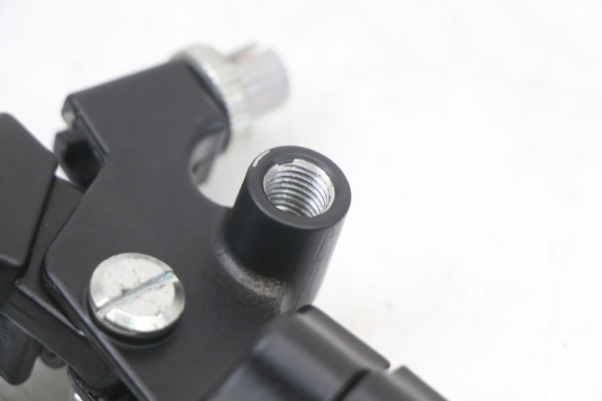 photo de CLUTCH LEVER MOUNT ARCHIVE CAFE RACER 4T 50 (2019 - 2024) - Zoom on usage condition