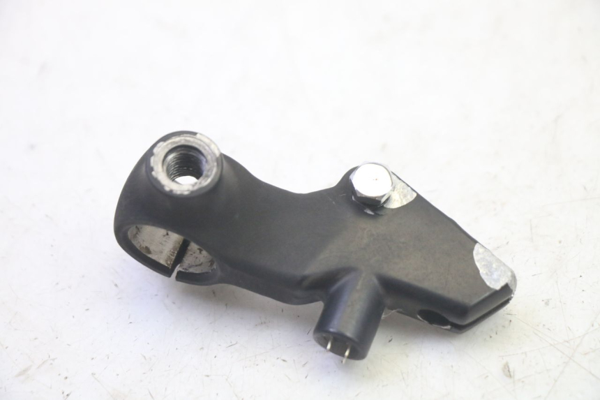 photo de CLUTCH LEVER MOUNT HONDA CBF 125 (2009 - 2015) - Technical close-up