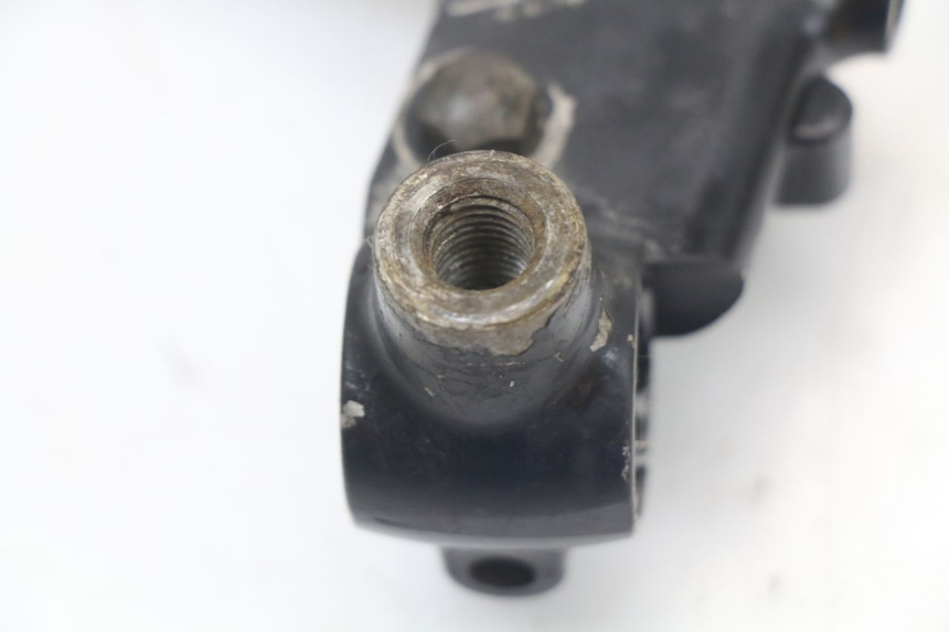 photo de CLUTCH LEVER MOUNT SUZUKI GN 125 (1997 - 2000) - Alternative perspective