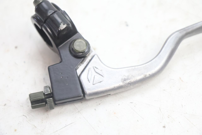 photo de CLUTCH LEVER MOUNT APOLLO RFZ 125 - Component detail