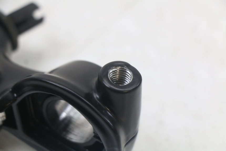 photo de CLUTCH LEVER MOUNT ROYAL ENFIELD CONTINENTAL GT 650 (2019 - 2024) - Surface and material condition