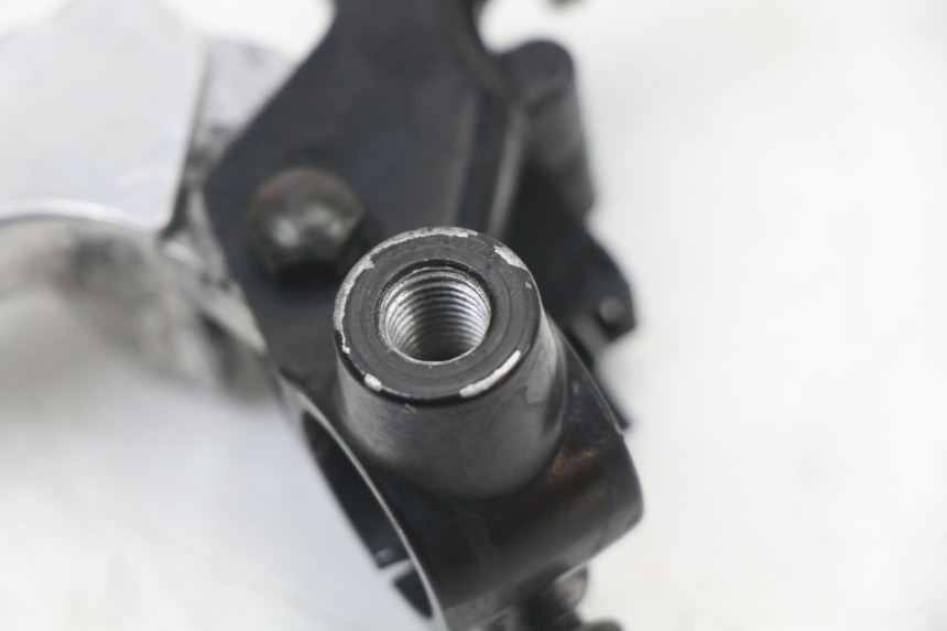 photo de CLUTCH LEVER MOUNT SUZUKI VL INTRUDER 125 (2004 - 2007) - Component detail