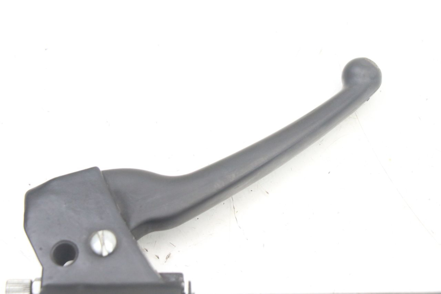 photo de RIGHT BRAKE LEVER MOUNT PEUGEOT LUDIX ONE 50 (2005 - 2008) - Zoom on usage condition