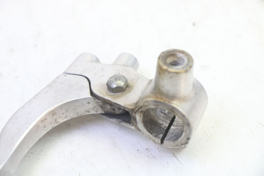 photo de LEFT BRAKE LEVER MOUNT HYOSUNG GV AQUILA 125 (2000 - 2009) - Zoom on usage condition