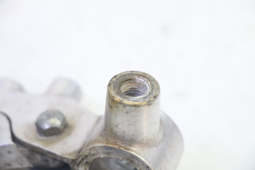 photo de LEFT BRAKE LEVER MOUNT HYOSUNG GV AQUILA 125 (2000 - 2009) - Alternative perspective