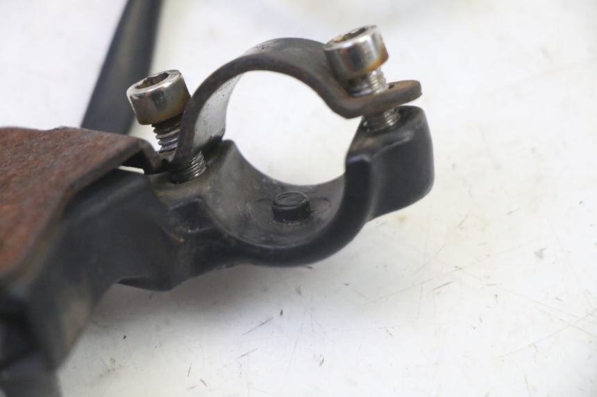 photo de LEFT BRAKE LEVER SYM CROX 4T 50 (2016 - 2023) - Zoom on usage condition