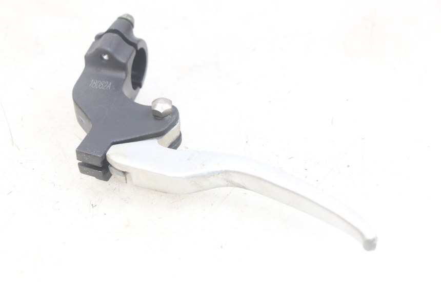photo de LEFT BRAKE LEVER PEUGEOT DJANGO 4T 50 (2014 - 2019) - Zoom on usage condition