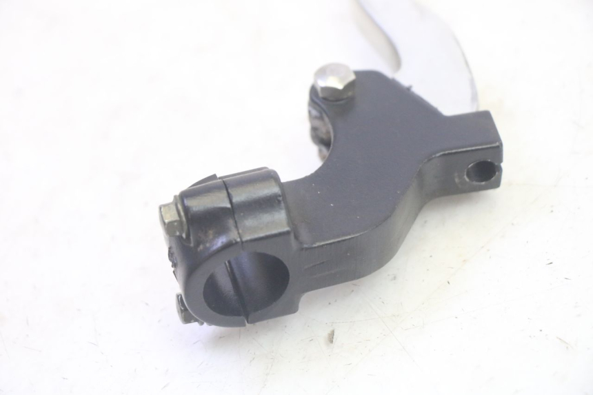 photo de LEFT BRAKE LEVER PEUGEOT DJANGO 4T 50 (2014 - 2019) - Zoom on usage condition