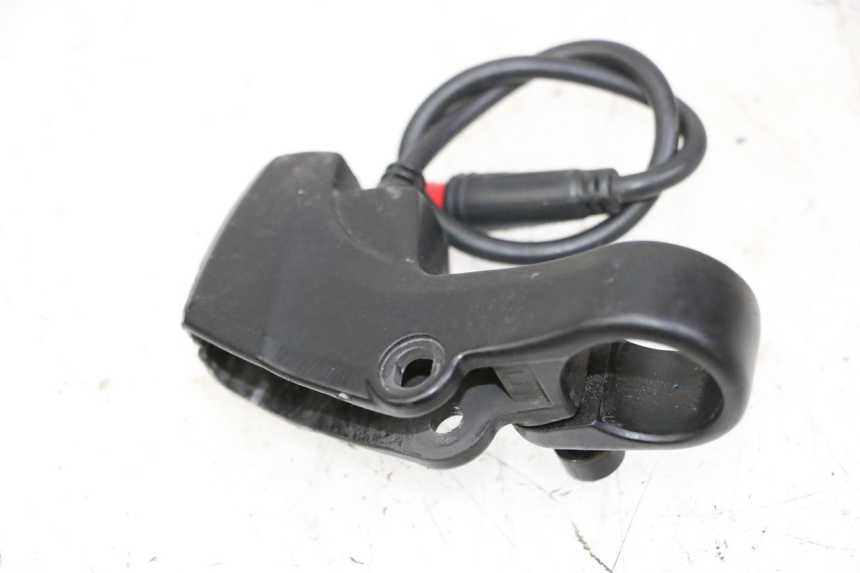 photo de LEFT BRAKE LEVER MOUNT URBANGLIDE E-CROSS PRO 1 - Alternative perspective