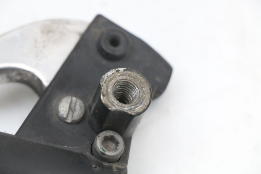 photo de LEFT BRAKE LEVER MOUNT PIAGGIO FLY 4T 50 (2004 - 2010) - Fixing points details
