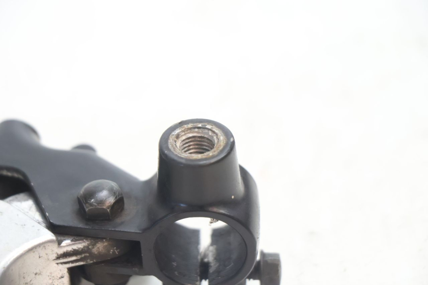 photo de LEFT BRAKE LEVER MOUNT SUZUKI GSR 600 (2005 - 2012) - Alternative perspective