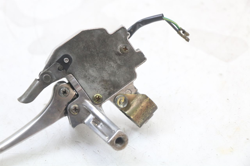 photo de LEFT BRAKE LEVER MOUNT HONDA NES AROBASE 125 (2000 - 2003) - Zoom on usage condition