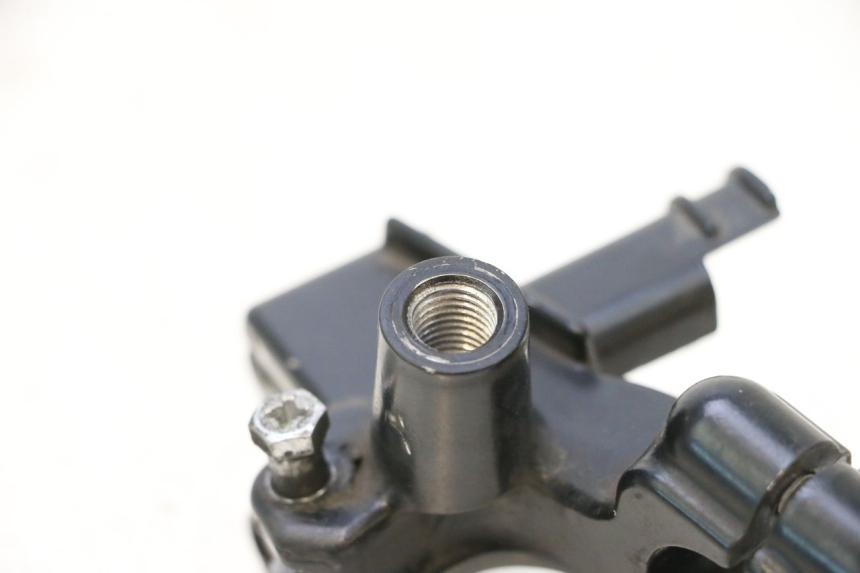 photo de LEFT BRAKE LEVER MOUNT HONDA PCX (JF57/JF64) 125 (2014 - 2018) - Alternative perspective