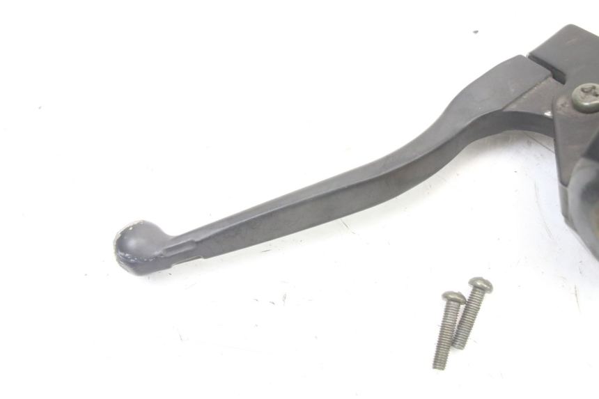 photo de LEFT BRAKE LEVER MOUNT PEUGEOT VIVACITY 125 (2010 - 2017) - Zoom on usage condition