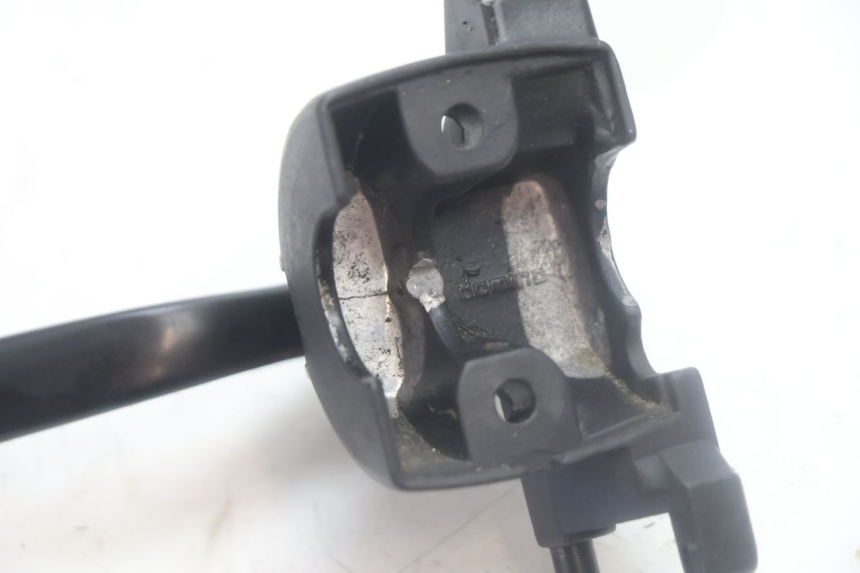 photo de LEFT BRAKE LEVER MOUNT YAMAHA SLIDER 50 (1999 - 2004) - Zoom on usage condition