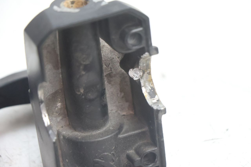 photo de LEFT BRAKE LEVER MOUNT PEUGEOT STREETZONE NAKED 2T 50 (2014 - 2018) - Alternative perspective