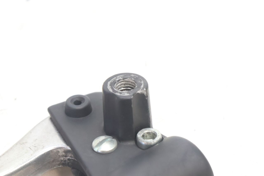 photo de LEFT BRAKE LEVER MOUNT PIAGGIO VESPA S 2T 50 (2007 - 2014) - Alternative perspective