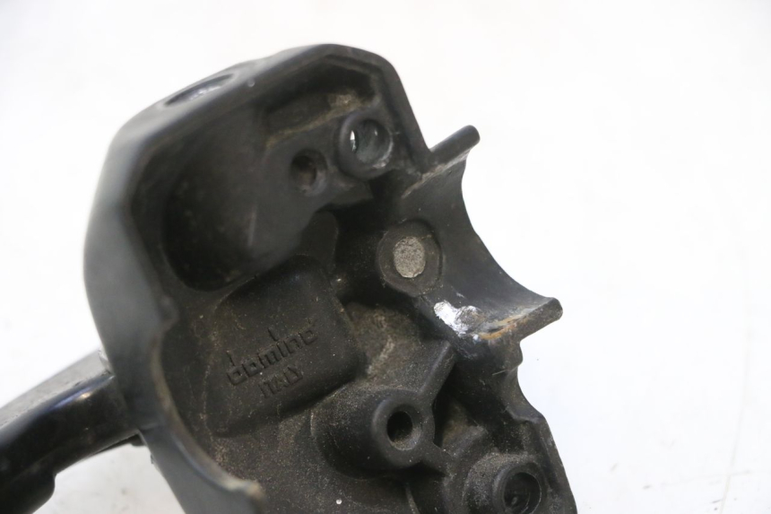 photo de LEFT BRAKE LEVER MOUNT YAMAHA YP MAJESTY 125 (1998 - 2001) - Surface and material condition