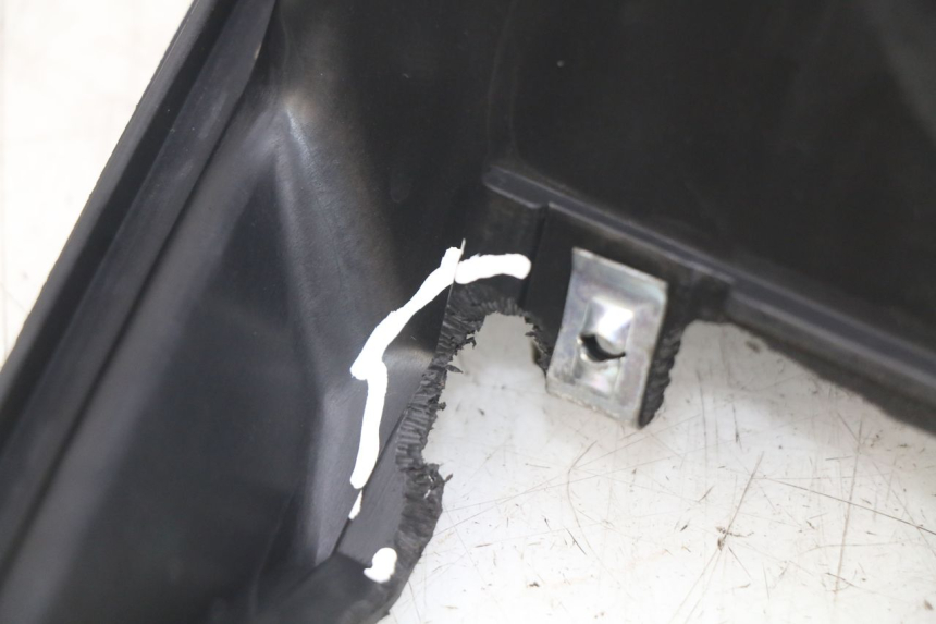 photo de SEAT STORAGE BOX KYMCO AGILITY 16+ 4T 50 (2018 - 2023) - Zoom on usage condition