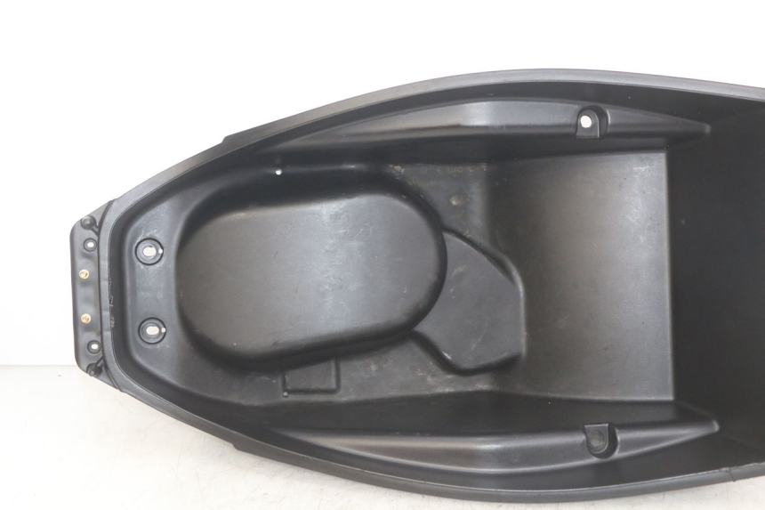 photo de SEAT STORAGE BOX KYMCO AGILITY 16+ 4T 50 (2018 - 2023) - Technical close-up