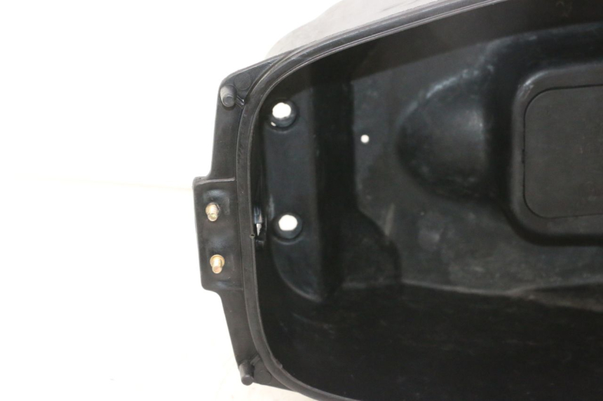 photo de SEAT STORAGE BOX KYMCO AGILITY 4T 50 (2018 - 2022) - Alternative perspective