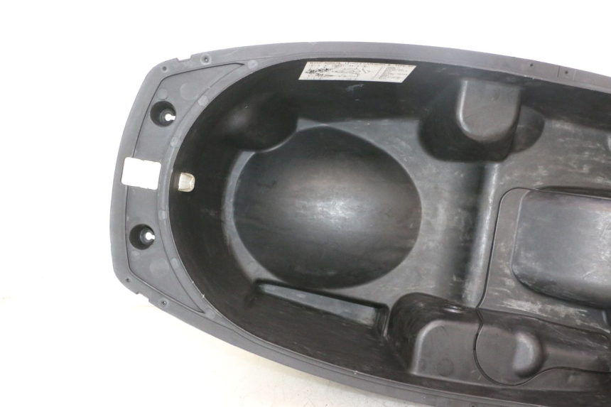 photo de UNDERSEAT STORAGE APRILIA ATLANTIC S 125 (2010 - 2013) - Component detail