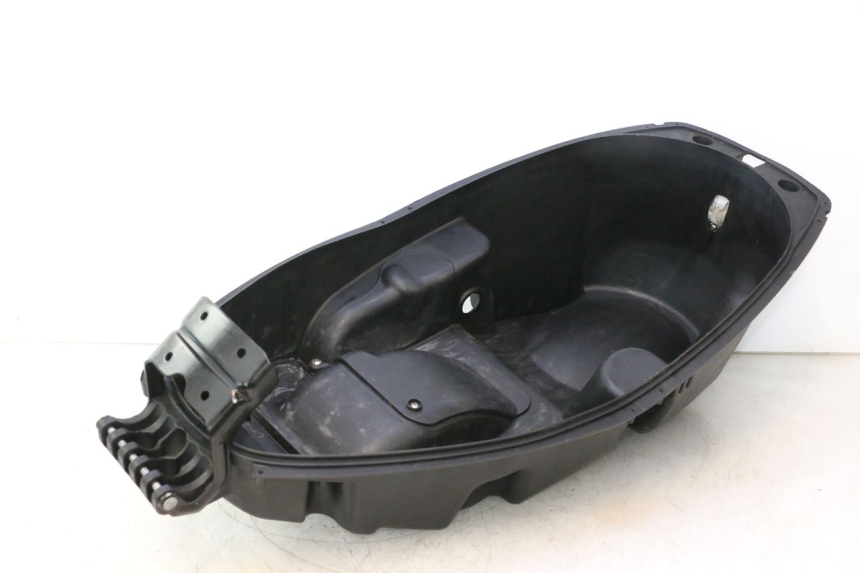 photo de UNDERSEAT STORAGE APRILIA ATLANTIC S 125 (2010 - 2013) - Technical close-up