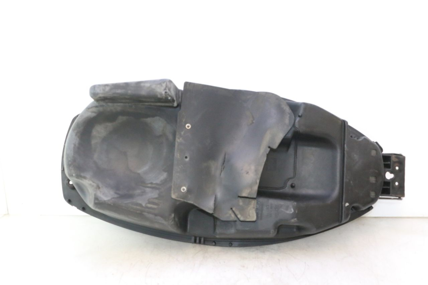 photo de UNDERSEAT STORAGE APRILIA ATLANTIC S 125 (2010 - 2013) - Surface and material condition