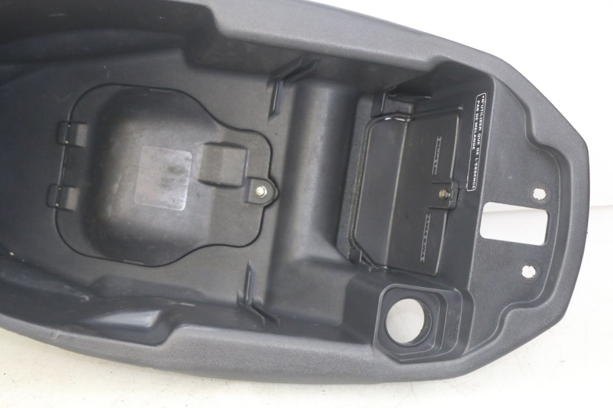 photo de SEAT STORAGE BOX HONDA BALI EX 100 (1996 - 2000) - Technical close-up