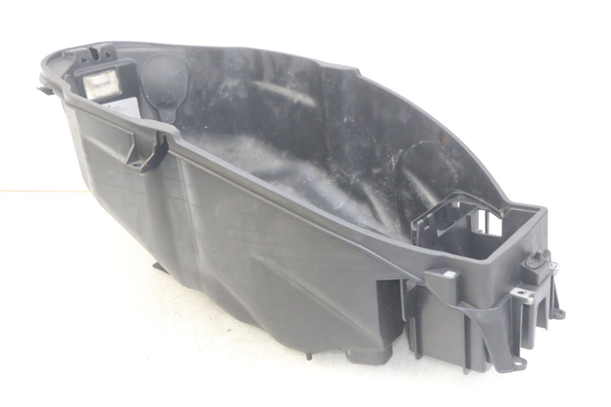 photo de SEAT STORAGE BOX PIAGGIO BEVERLY 125 (2010 - 2015) - Technical close-up