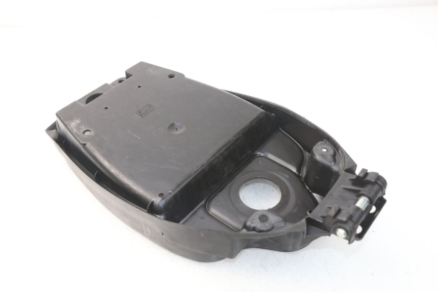 photo de SEAT STORAGE BOX MBK BOOSTER SPIRIT NAKED 50 (2004 - 2017) - Zoom on usage condition