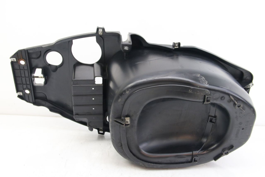 photo de SEAT STORAGE BOX DERBI BOULEVARD 50 (2009 - 2006) - Fixing points details