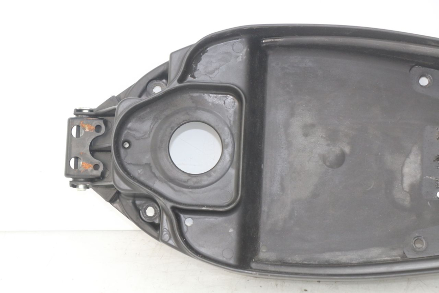 photo de SEAT STORAGE BOX YAMAHA BW'S EASY 50 (2013 - 2016) - Fixing points details