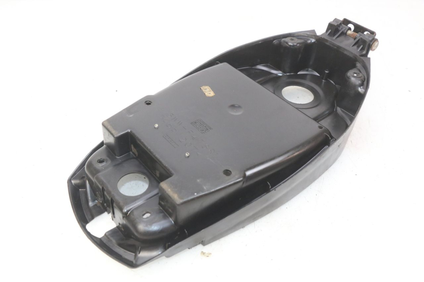 photo de SEAT STORAGE BOX YAMAHA BW'S NAKED 50 (2008 - 2019) - Zoom on usage condition