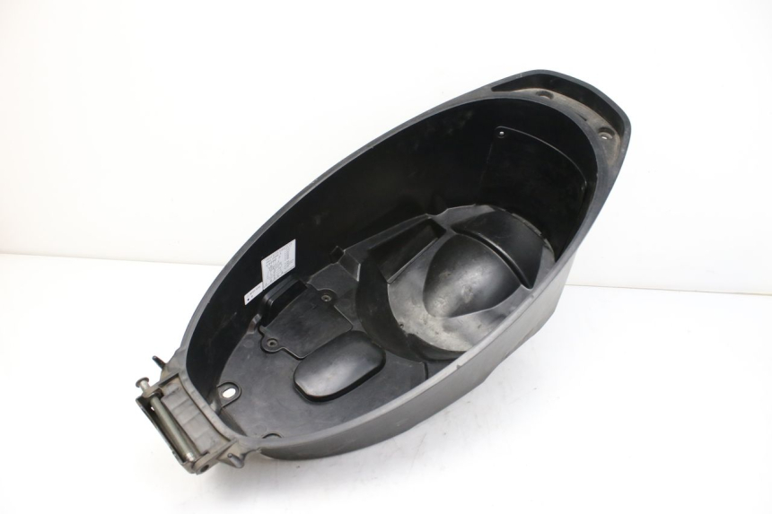 photo de SEAT STORAGE BOX YAMAHA CYGNUS X INJECTION 125 (2007 - 2013) - Technical close-up