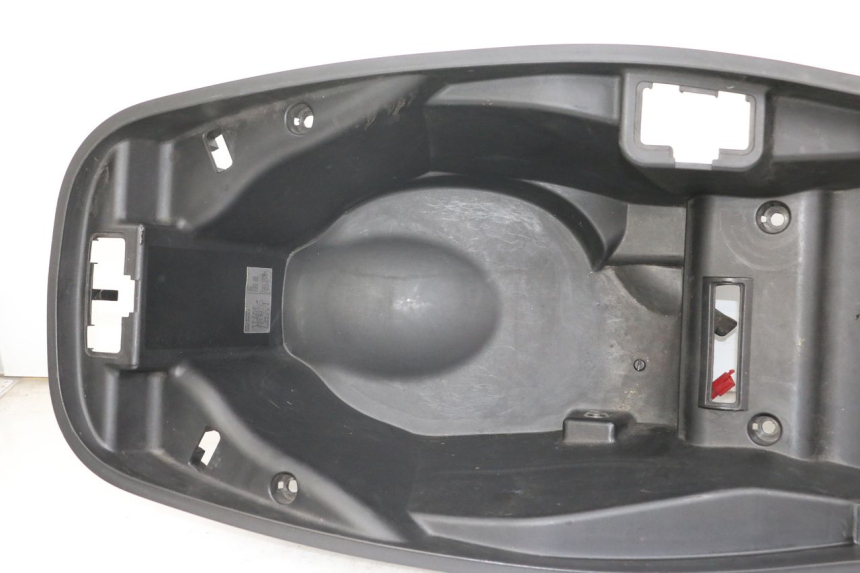 photo de UNDERSEAT STORAGE KYMCO DINK STREET 125 (2009 - 2014) - Fixing points details