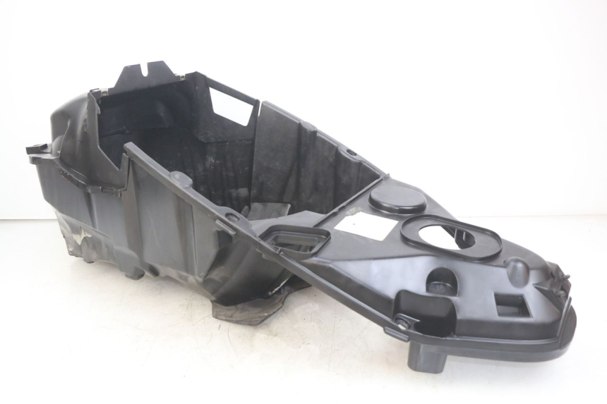 photo de SEAT STORAGE BOX PEUGEOT ELYSEO 125 (1999 - 2004) - Fixing points details