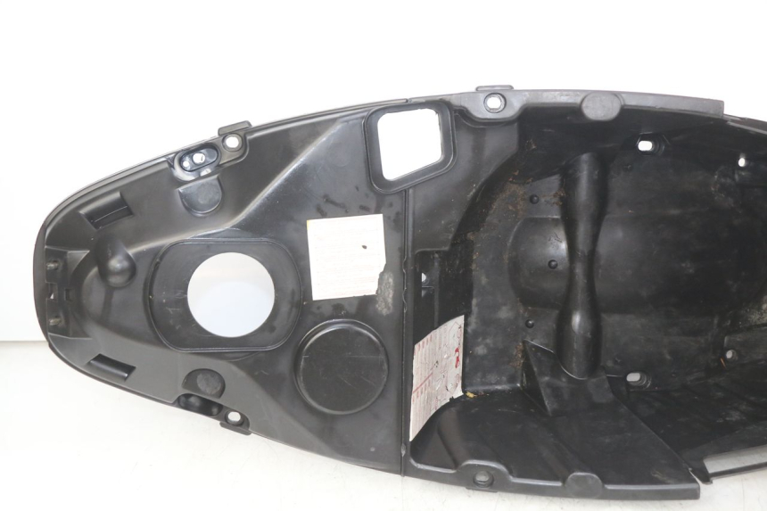 photo de SEAT STORAGE BOX PEUGEOT ELYSEO 125 (1999 - 2004) - Surface and material condition