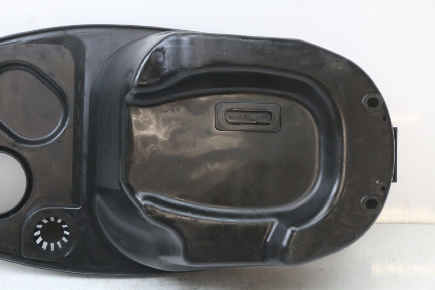 photo de SEAT STORAGE BOX JM MOTORS EVOLIS 4T 50 (2018 - 2022) - Fixing points details