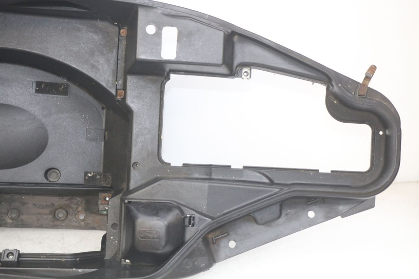 photo de SEAT STORAGE BOX HONDA FES PANTHEON 2T 125 (1998 - 2002) - Fixing points details