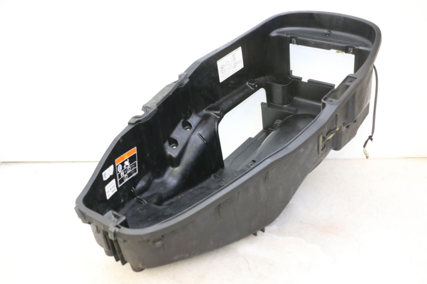 photo de SEAT STORAGE BOX HONDA FES S-WING SWING ABS 125 (2007 - 2015) - Fixing points details