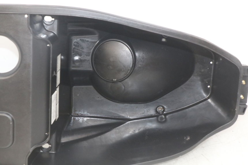 photo de SEAT STORAGE BOX SYM FIDDLE 3 III 125 (2014 - 2020) - Technical close-up