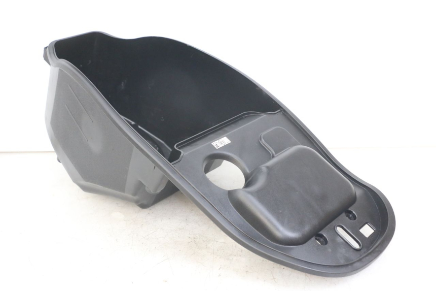 photo de SEAT STORAGE BOX SYM FIDDLE 3 III 125 (2014 - 2020) - Technical close-up