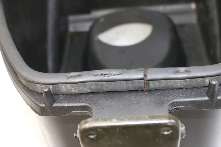 photo de UNDERSEAT STORAGE SYM FIDDLE 125 (2008 - 2010) - Technical close-up